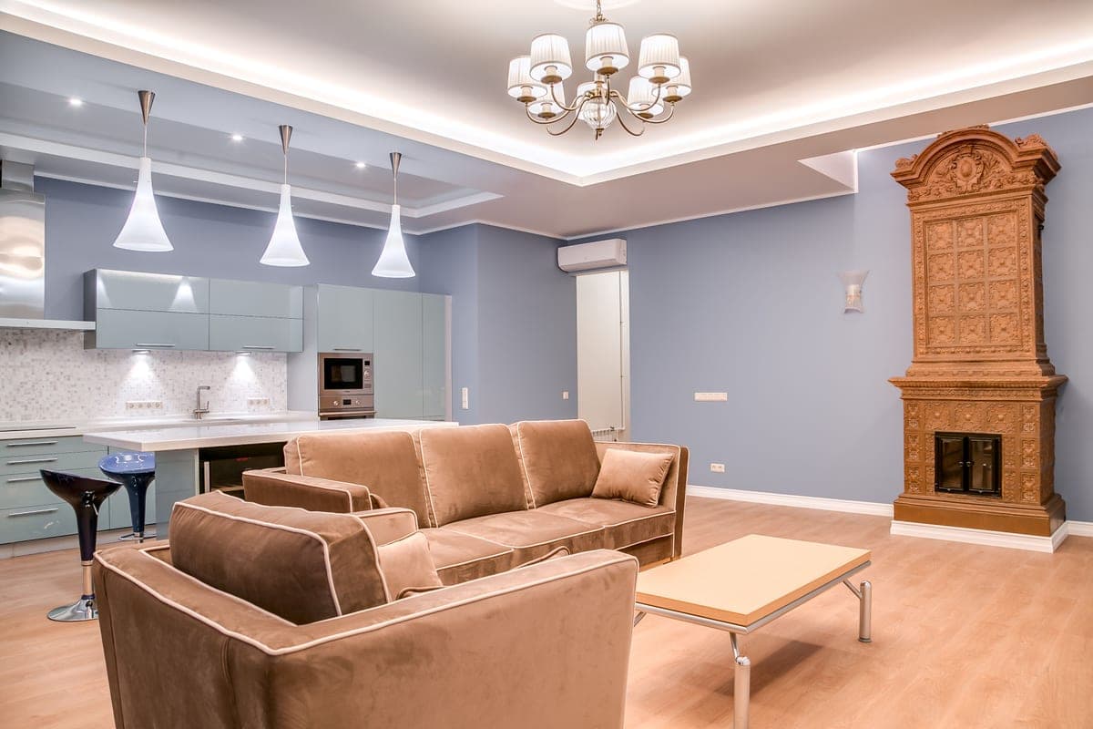 A plain builder-grade ceiling fixture