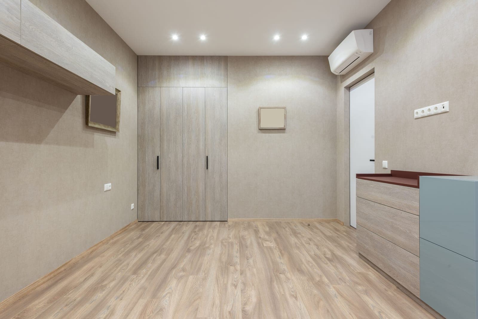 Recessed ceiling cans lit in a warm tone